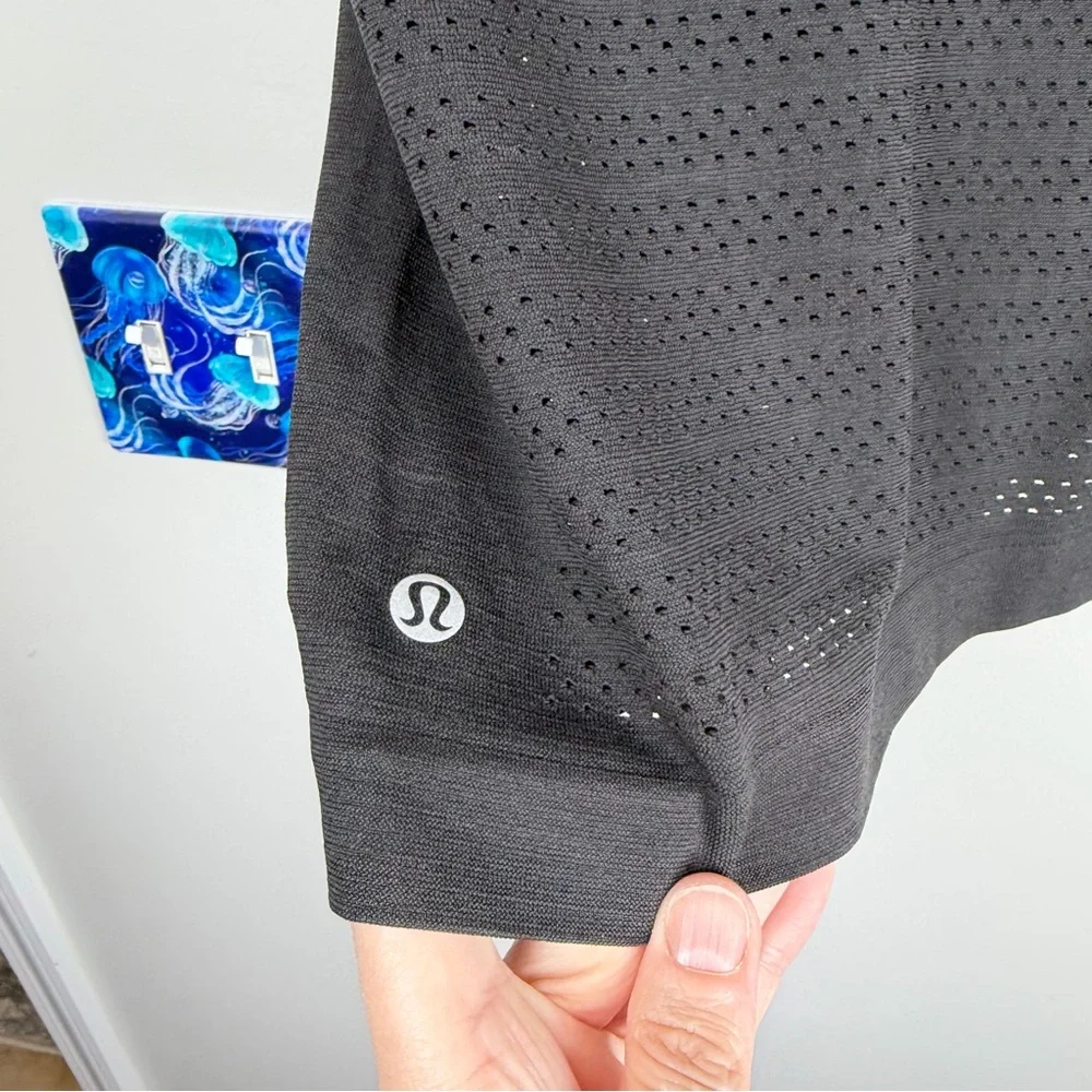 Lululemon Breeze By Short Sleeve Top Black Running Work Out Casual Womens Large